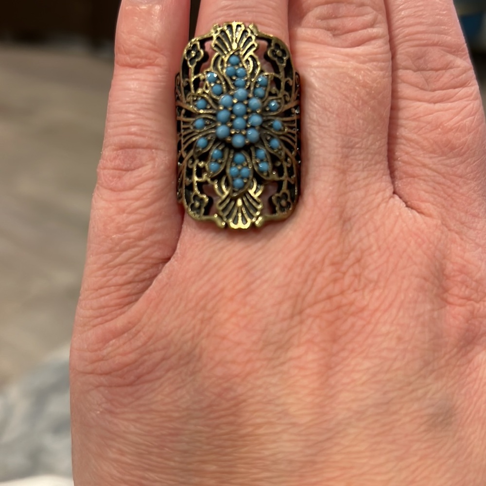 Statement Ring - Picture 2 of 3